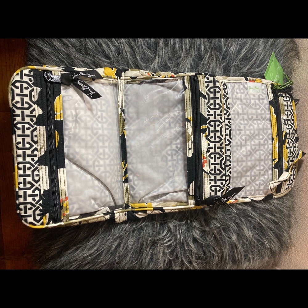 Vera Bradley Makeup Bag. Brand New!! - Picture 3 of 3